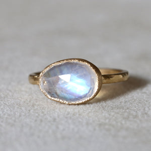 2.85ct egg shape Rianbow Moonstone Ring