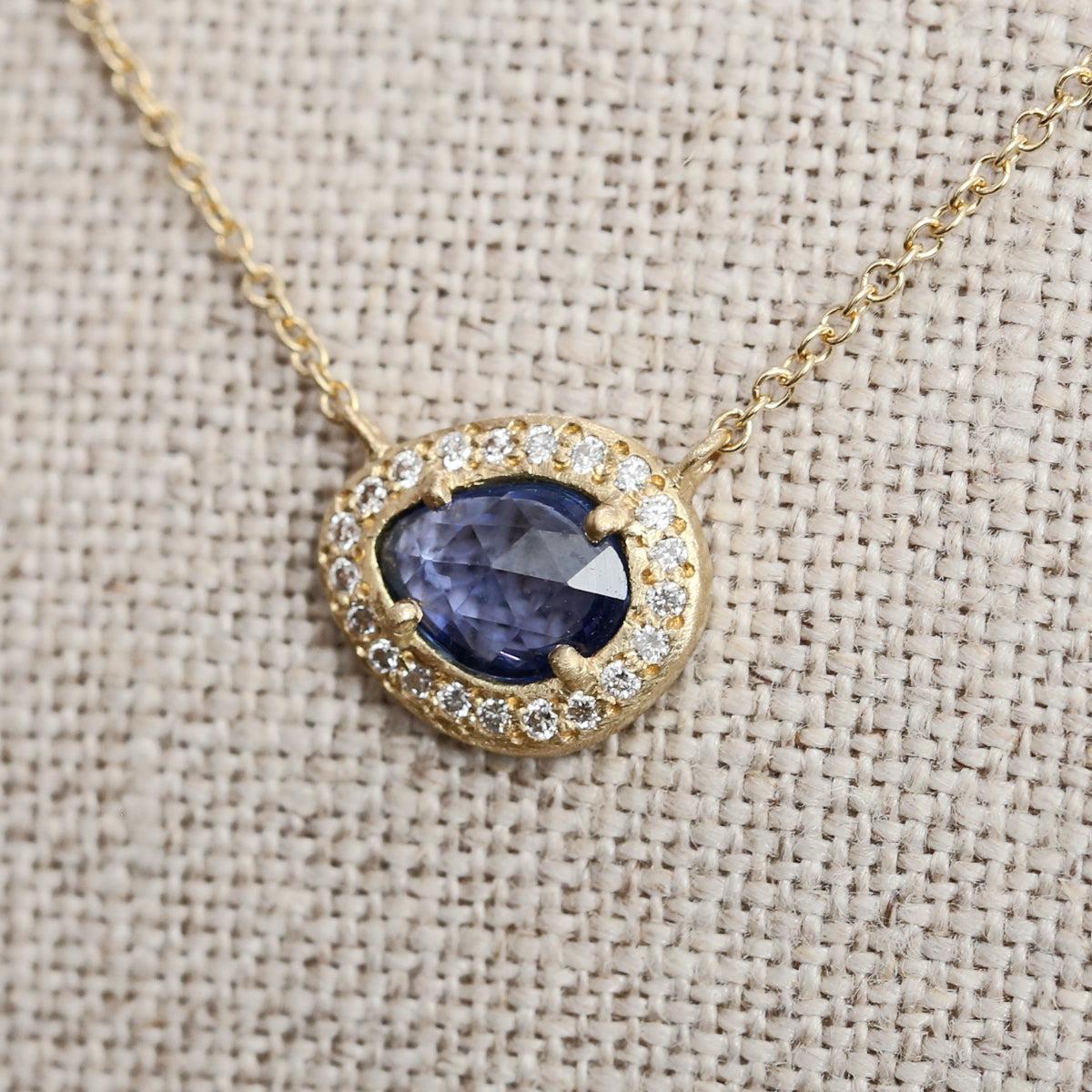 0.66ct Blue Sapphire necklace