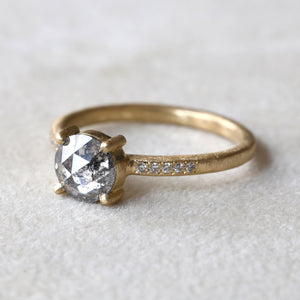 0.92ct salt & pepper diamond ring