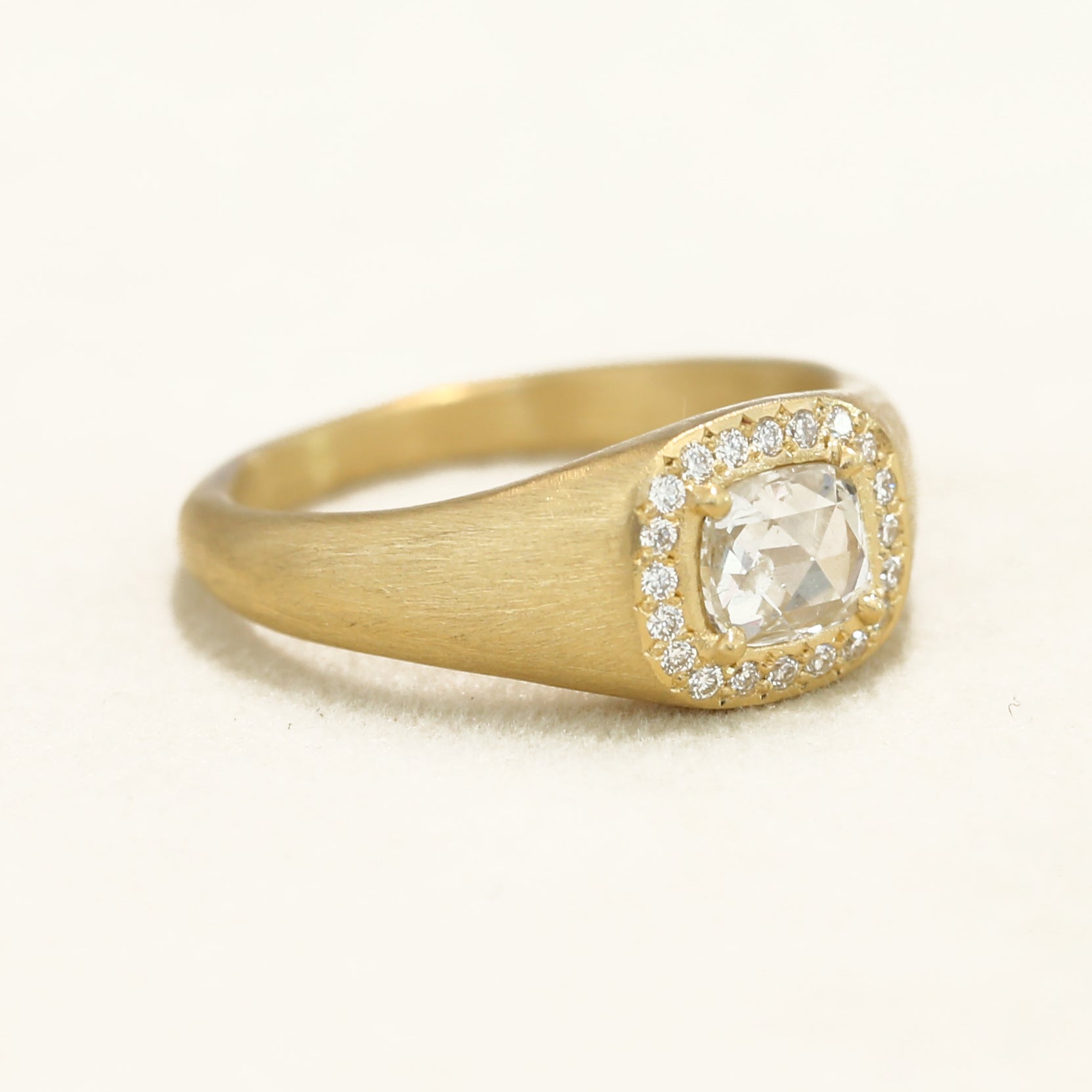 0.35ct colorless diamond Zen ring