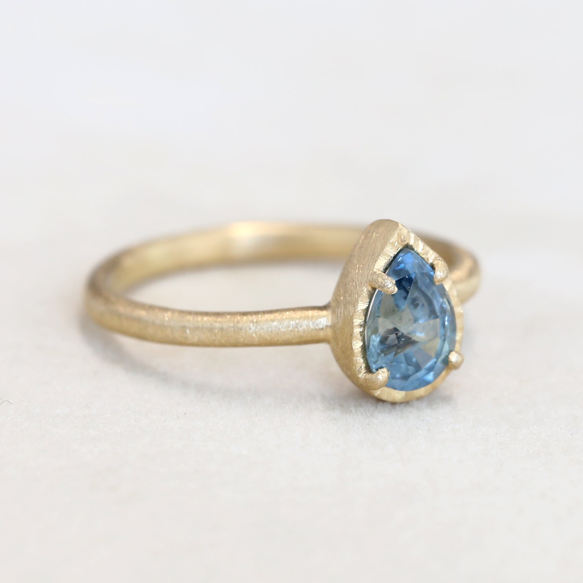 0.99ct Montana Sapphire ring