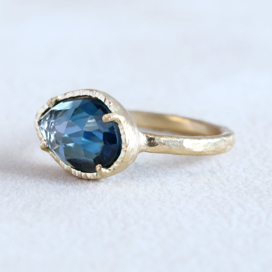 4.07ct Blue Topaz ring