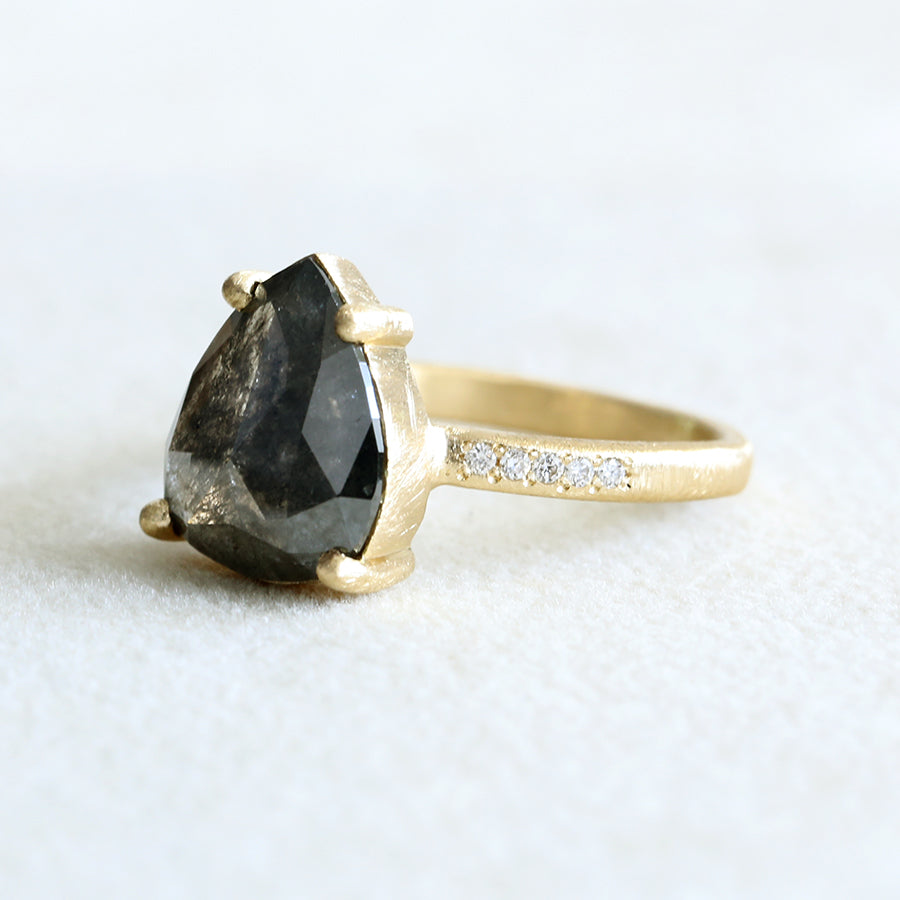 2.89ct dark grey / black diamond ring