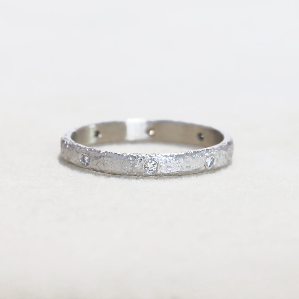 Eight Diamond ring Platinum