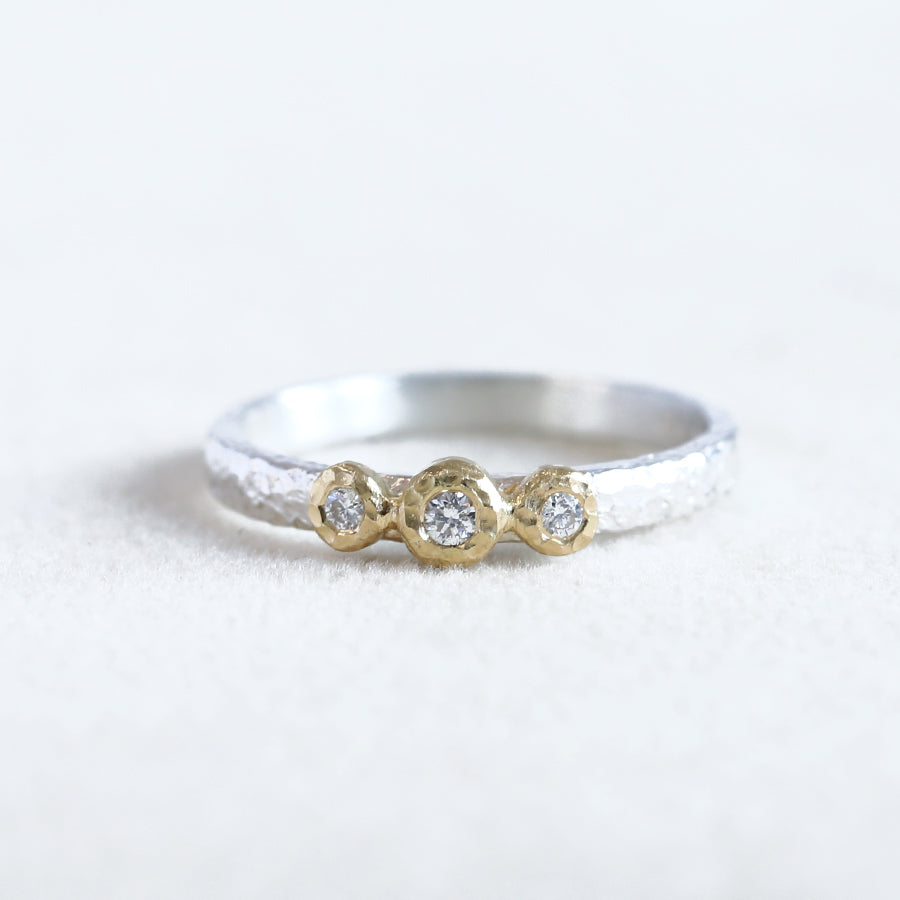 Moonlight 3-bezel ring 0.07ct diamond