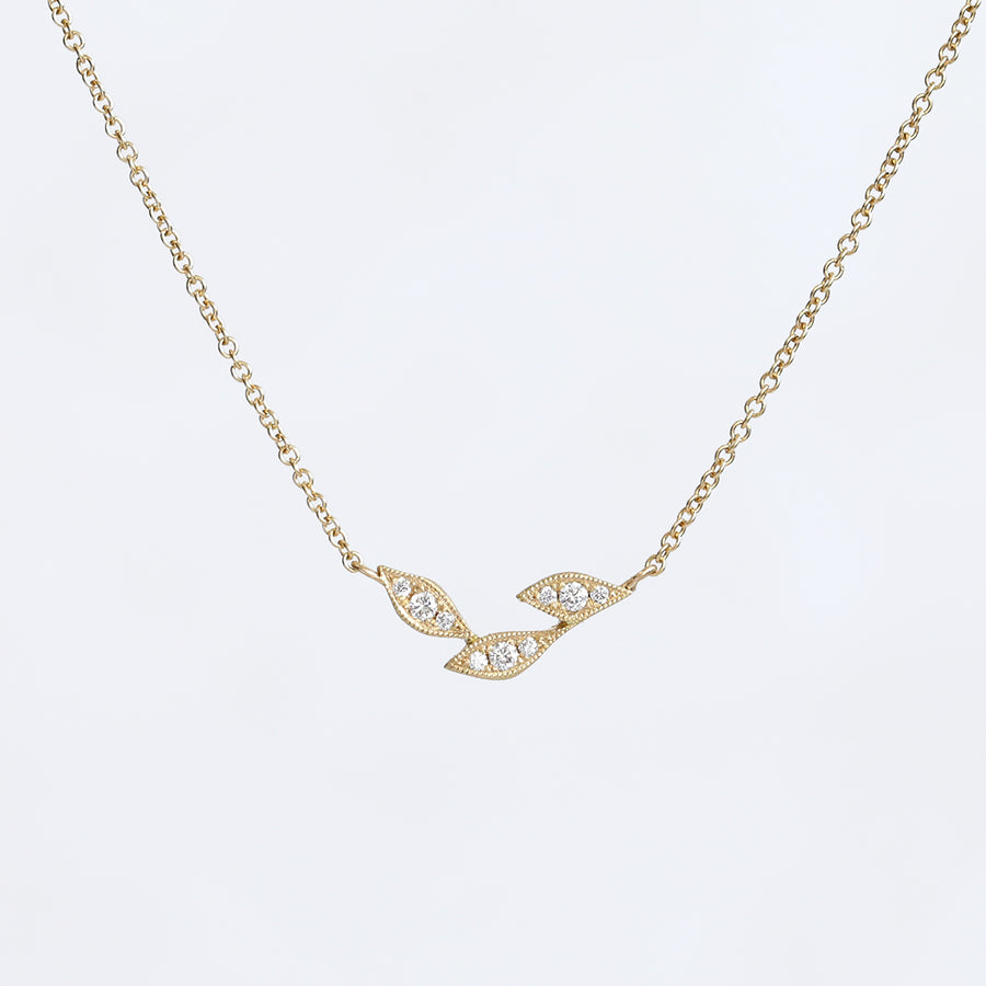 3-leaf curve necklace