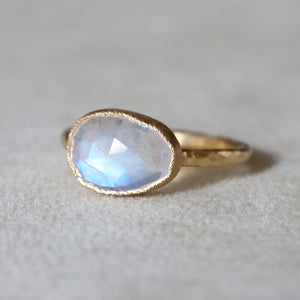 2.85ct egg shape Rianbow Moonstone Ring