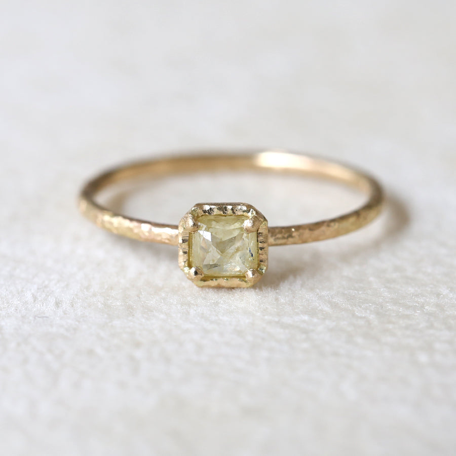 0.30ct pale yellow diamond  ring