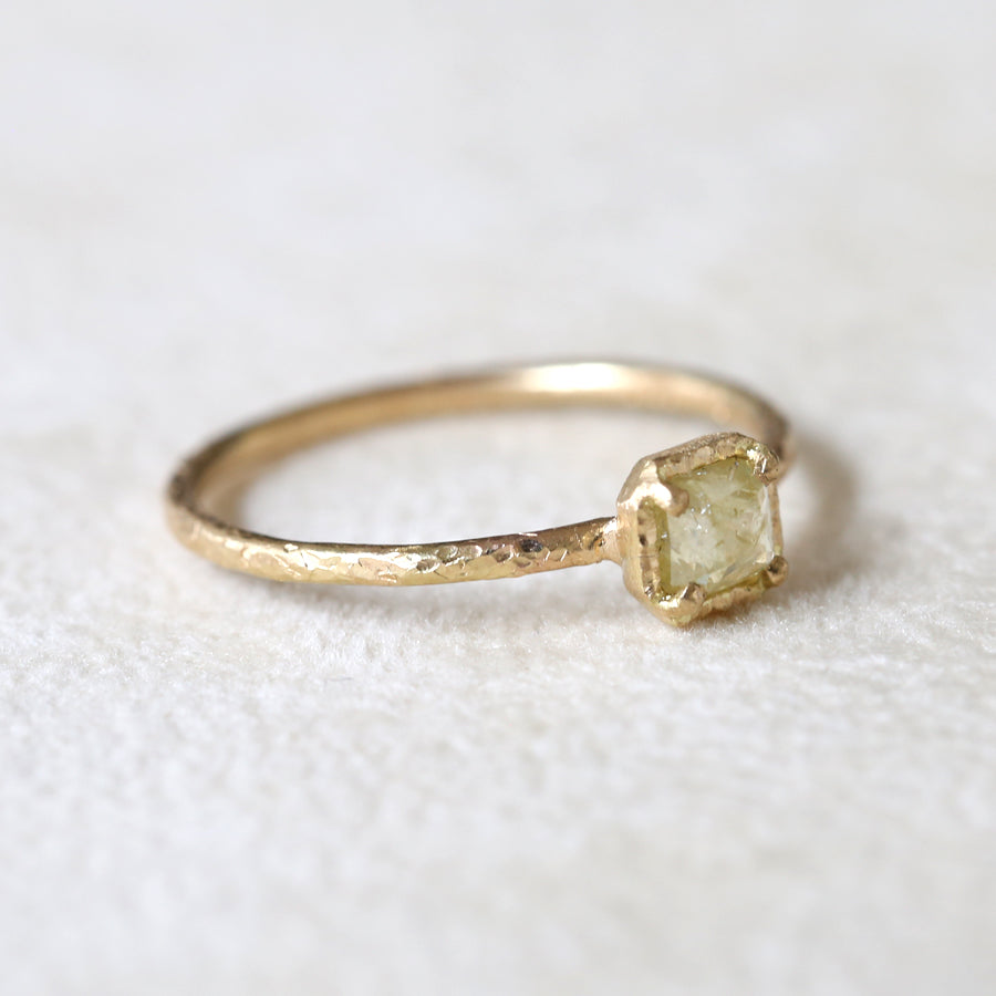 0.30ct pale yellow diamond  ring