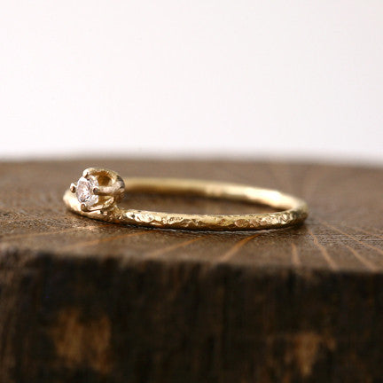 2.5mm diamond textured ring