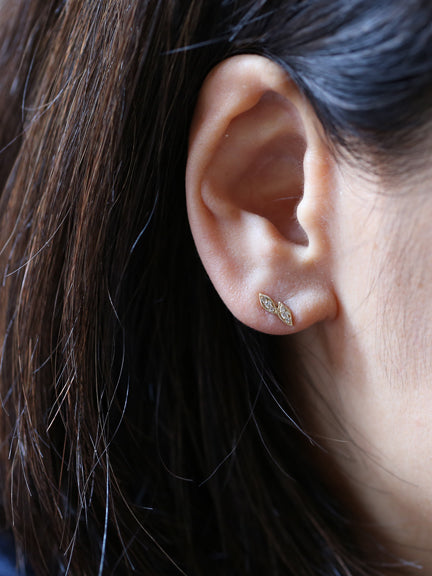 Double leaf studs