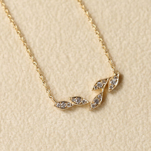 Five leaf necklace