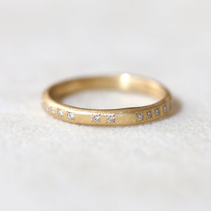Sparsely set eternity band