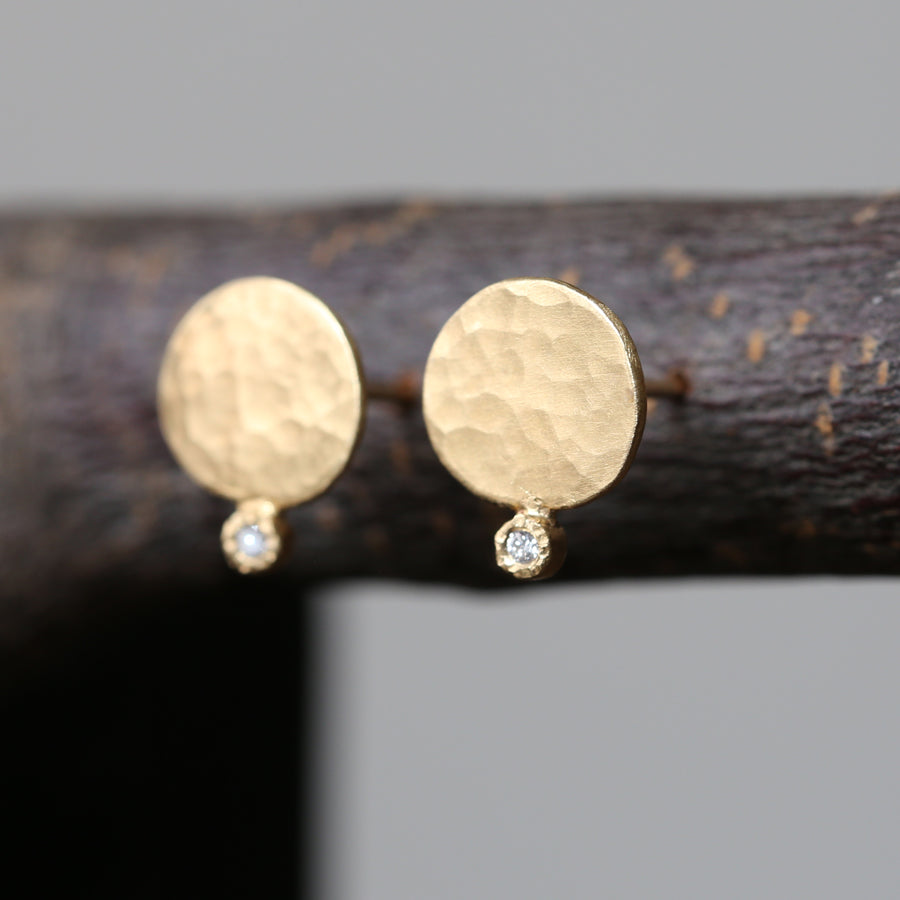 Hammered disc studs